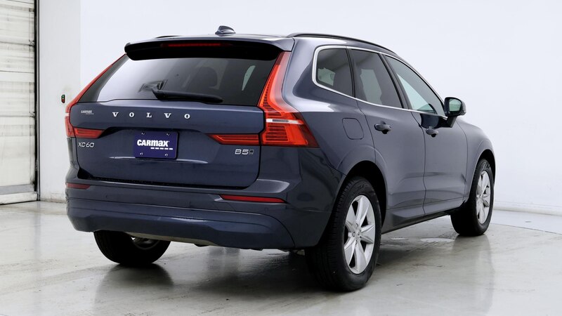 2022 Volvo XC60 B5 Momentum 8