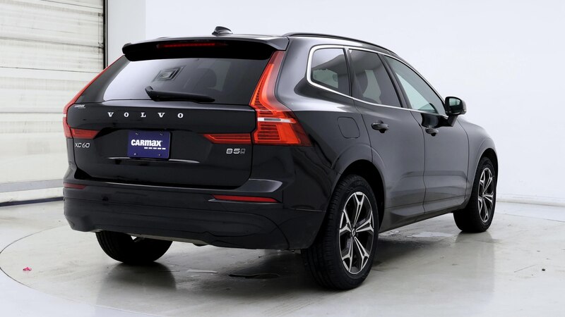 2022 Volvo XC60 B5 Momentum 8