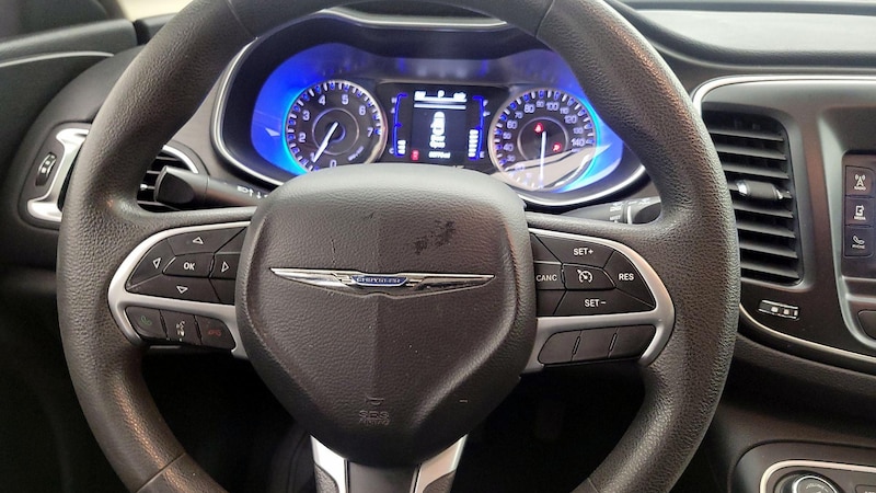 2015 Chrysler 200 Limited 10