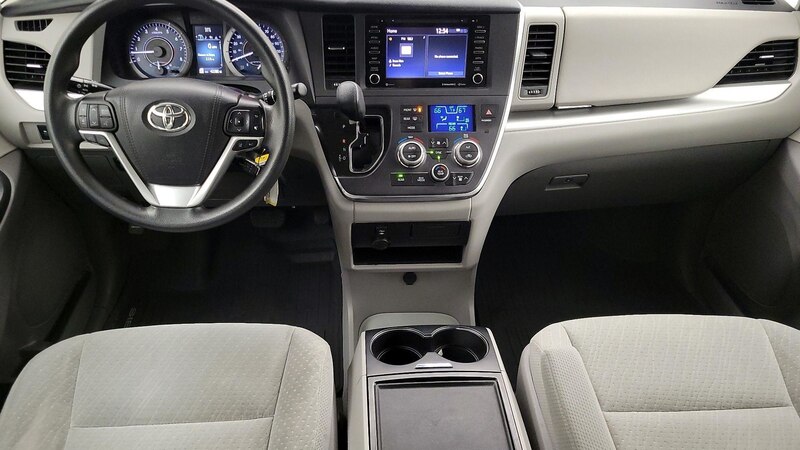 2019 Toyota Sienna LE 9