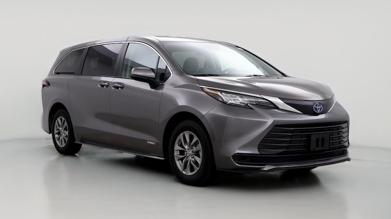 2021 Toyota Sienna LE Hero Image