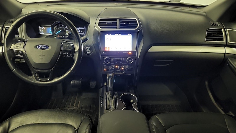 2017 Ford Explorer XLT 9