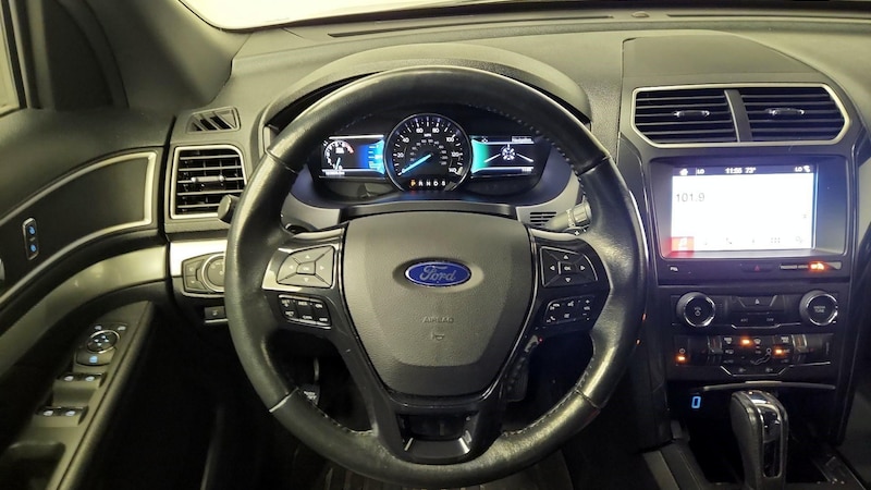 2017 Ford Explorer XLT 10