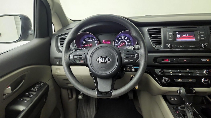 2016 Kia Sedona LX 10