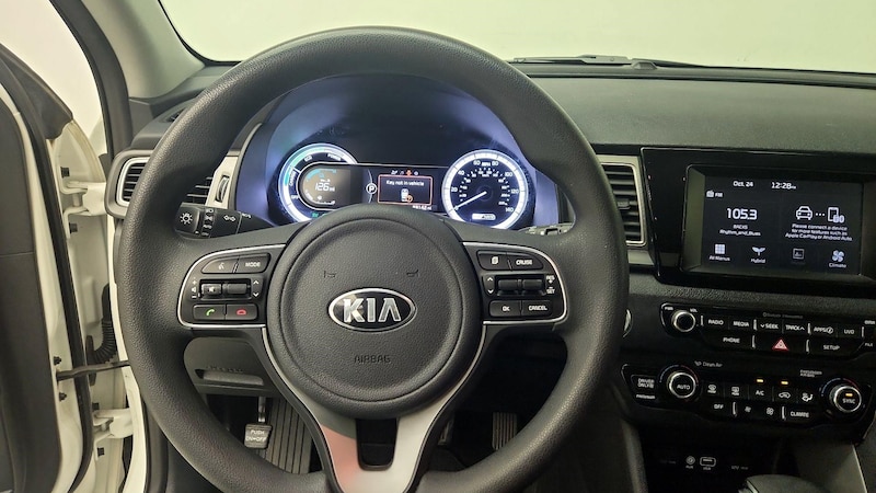 2017 Kia Niro LX 10