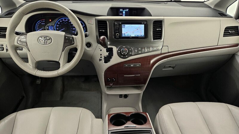 2014 Toyota Sienna XLE 9