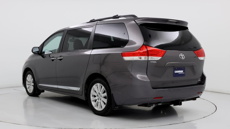 2014 Toyota Sienna XLE 2