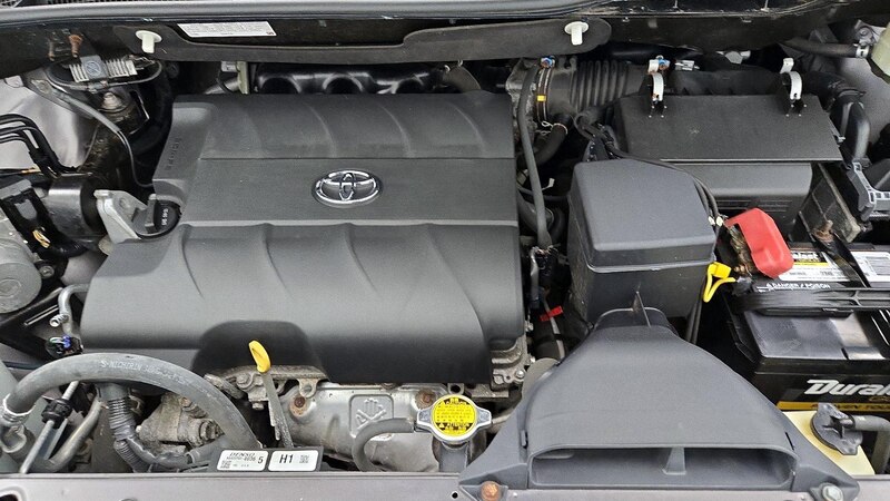 2014 Toyota Sienna XLE 25