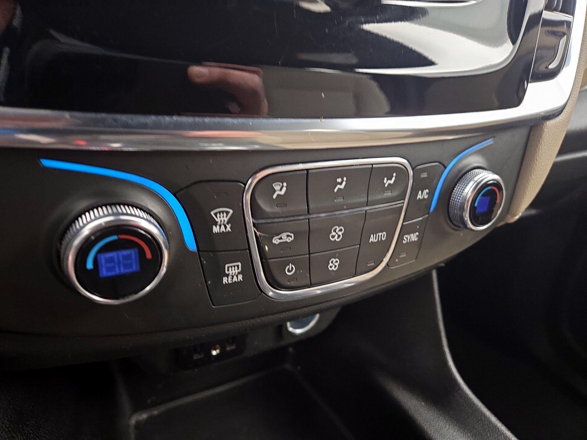 Thumbnail: 2023 Chevrolet Traverse - 16