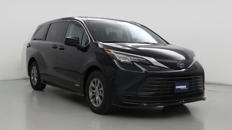 2021 Toyota Sienna LE Hero Image