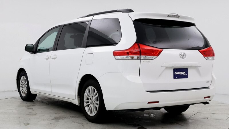 2014 Toyota Sienna XLE 2