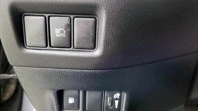 2018 Toyota C-HR XLE 13