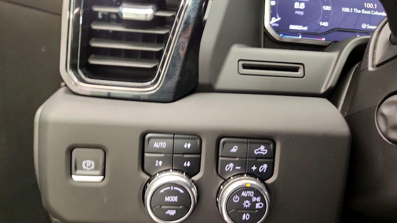 2023 GMC Sierra 1500 AT4 13