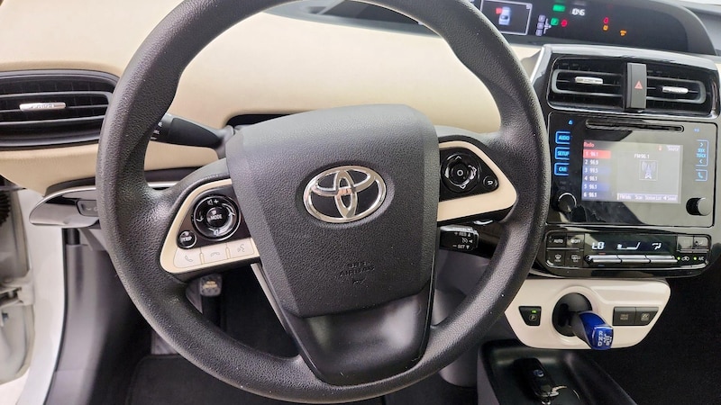 2016 Toyota Prius Two 10