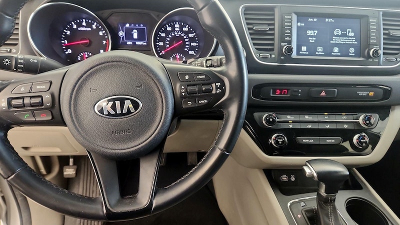 2017 Kia Sedona LX 9