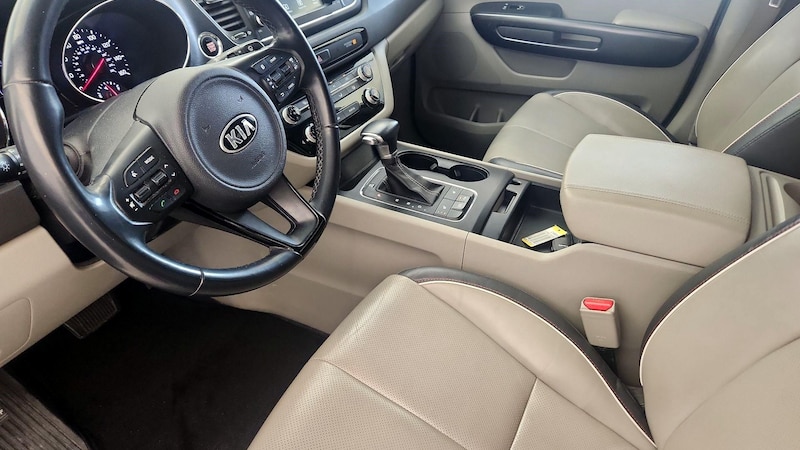 2017 Kia Sedona LX 11
