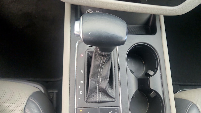2017 Kia Sedona LX 17