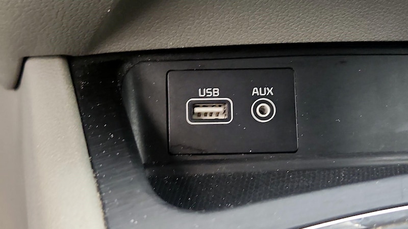 2017 Kia Sedona LX 18