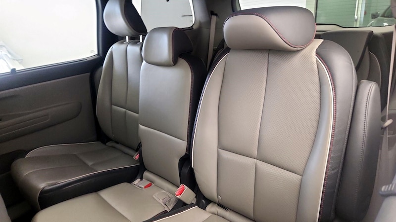 2017 Kia Sedona LX 19