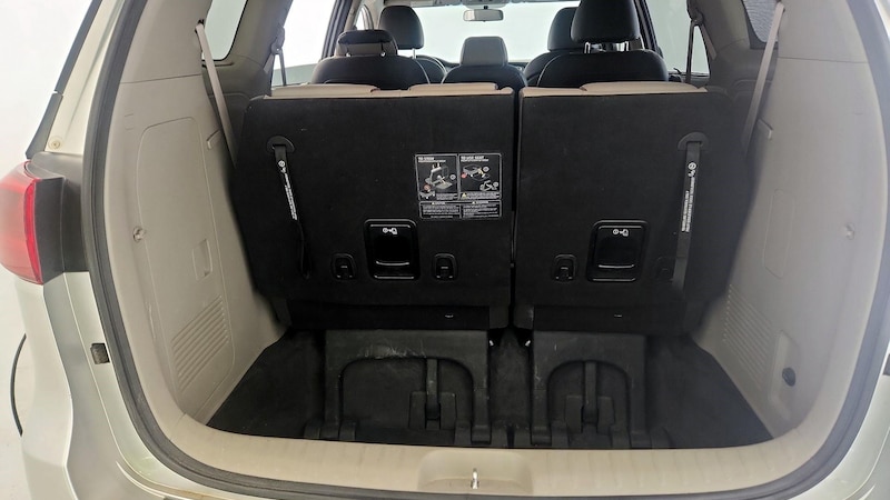 2017 Kia Sedona LX 21