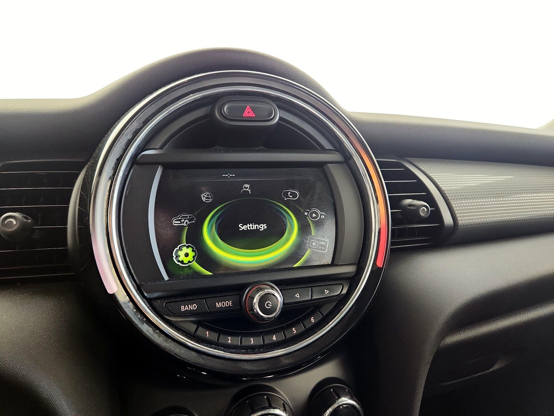 Thumbnail: 2016 MINI Cooper Hardtop - 13