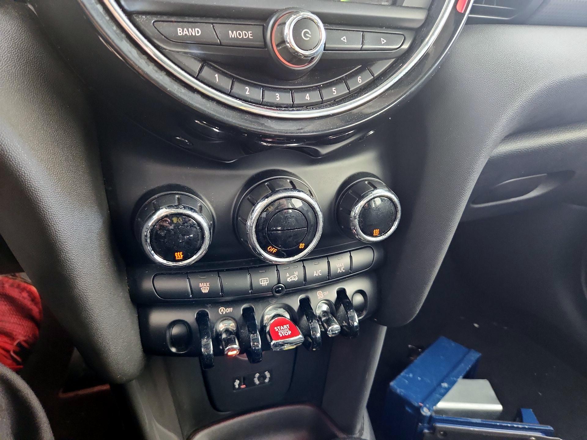 Thumbnail: 2016 MINI Cooper Hardtop - 14