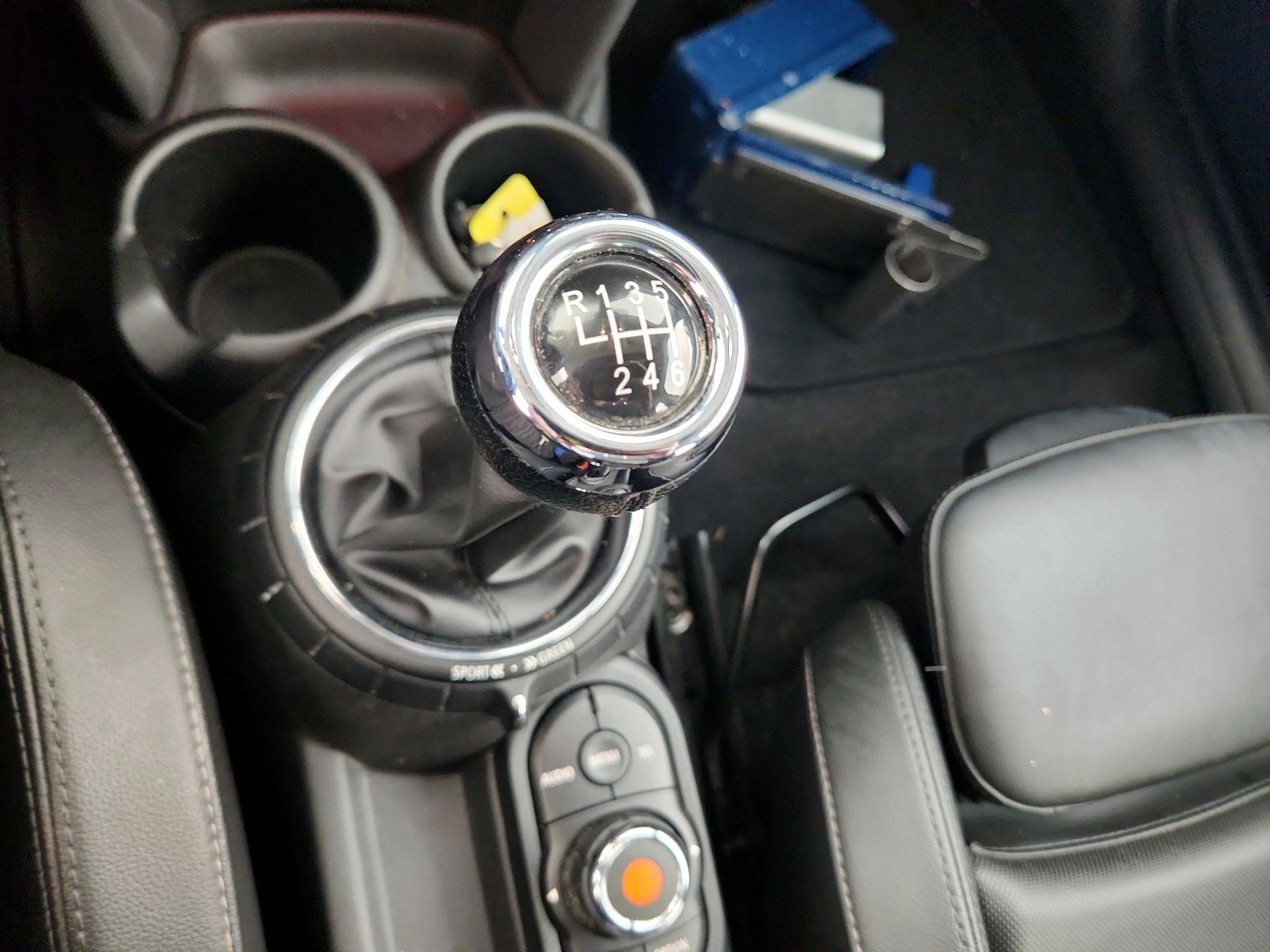 Thumbnail: 2016 MINI Cooper Hardtop - 15