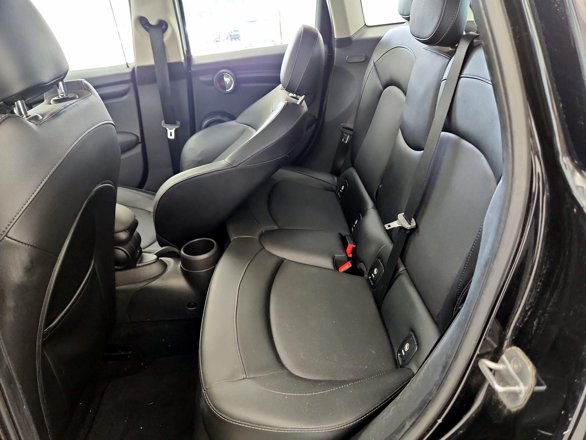 Thumbnail: 2016 MINI Cooper Hardtop - 17