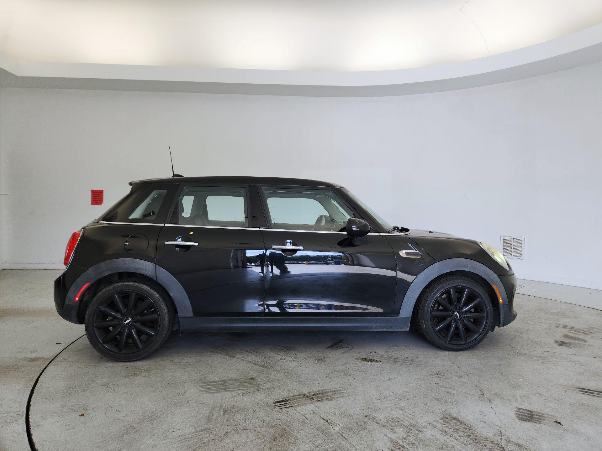 Thumbnail: 2016 MINI Cooper Hardtop - 4