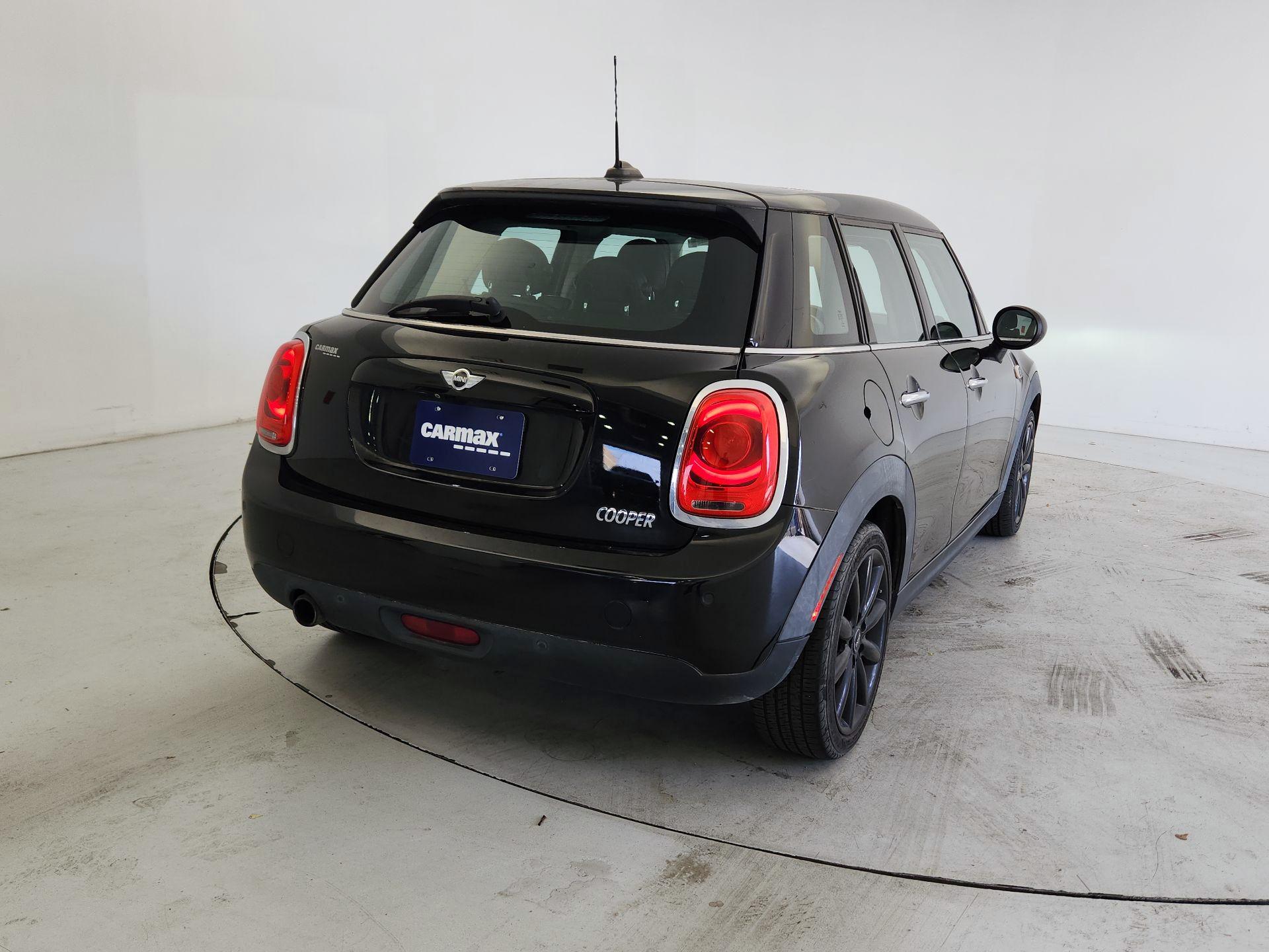 Thumbnail: 2016 MINI Cooper Hardtop - 5