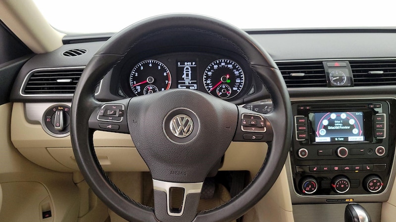 2015 Volkswagen Passat SE 10