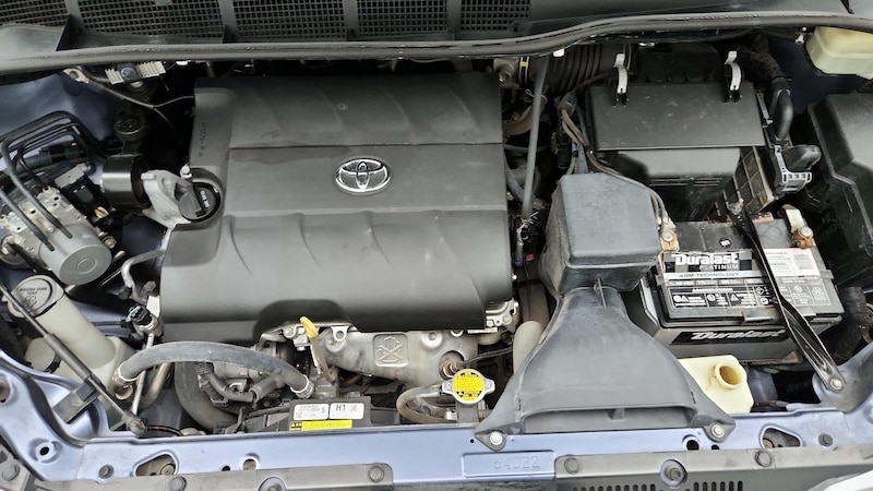 2016 Toyota Sienna XLE 24