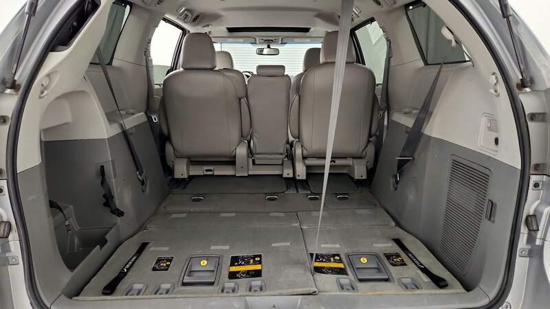 2013 Toyota Sienna XLE 23