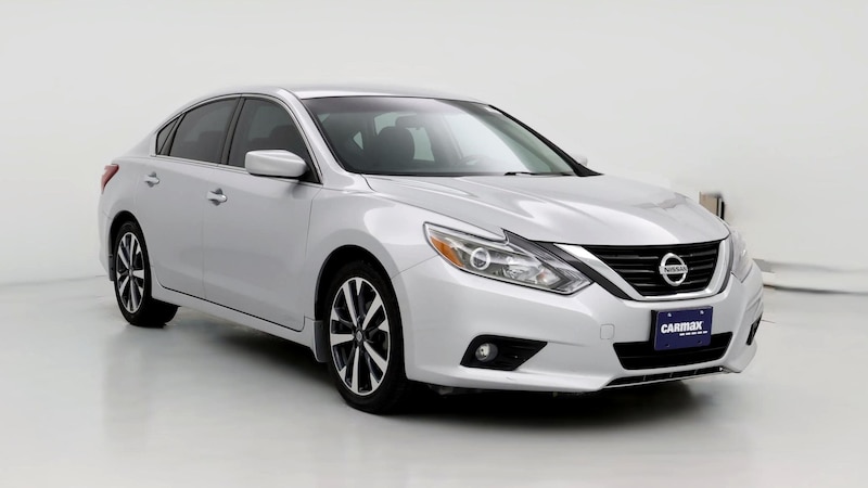 2017 Nissan Altima SR Hero Image