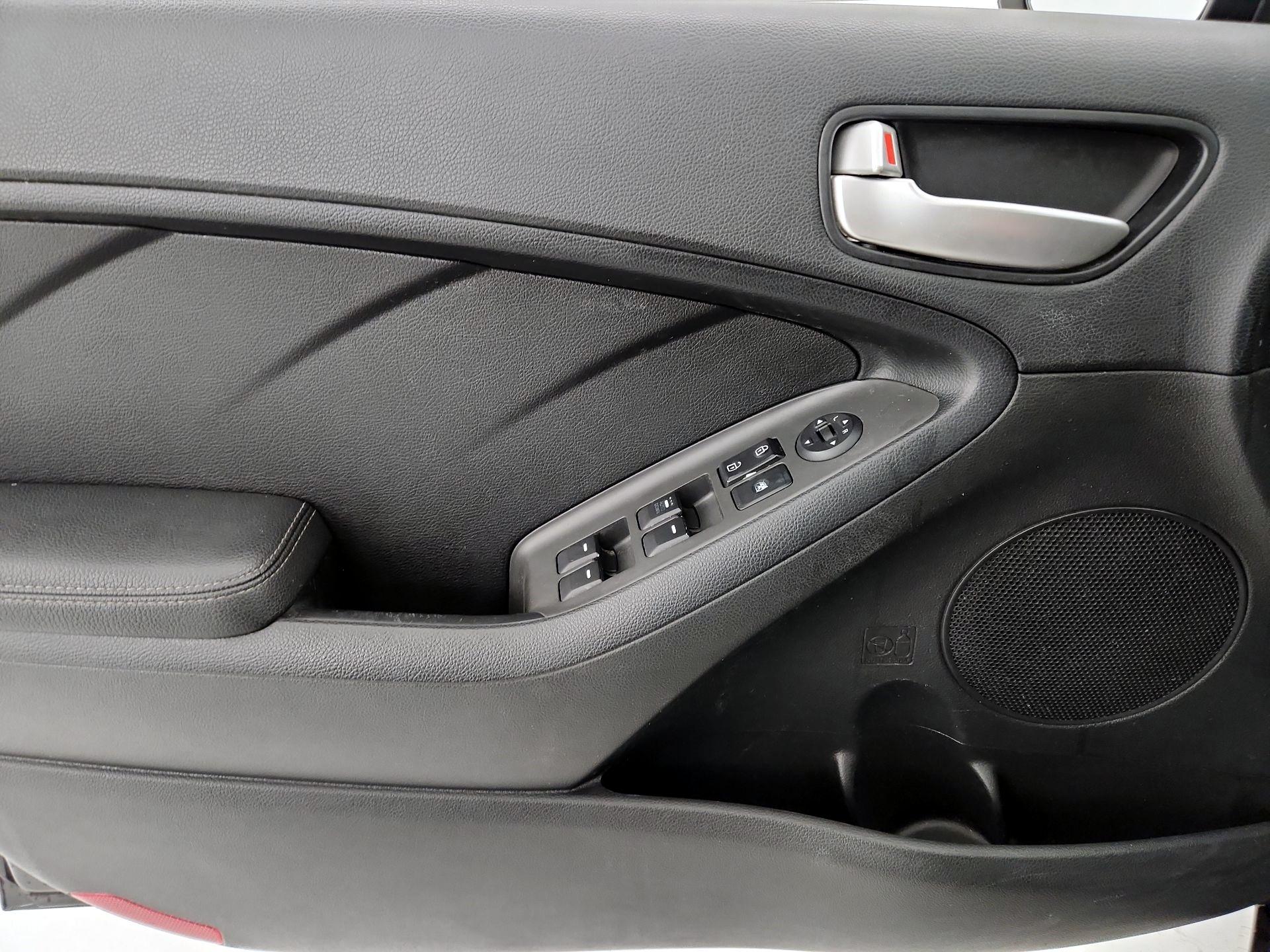 Thumbnail: 2017 Kia Forte - 12