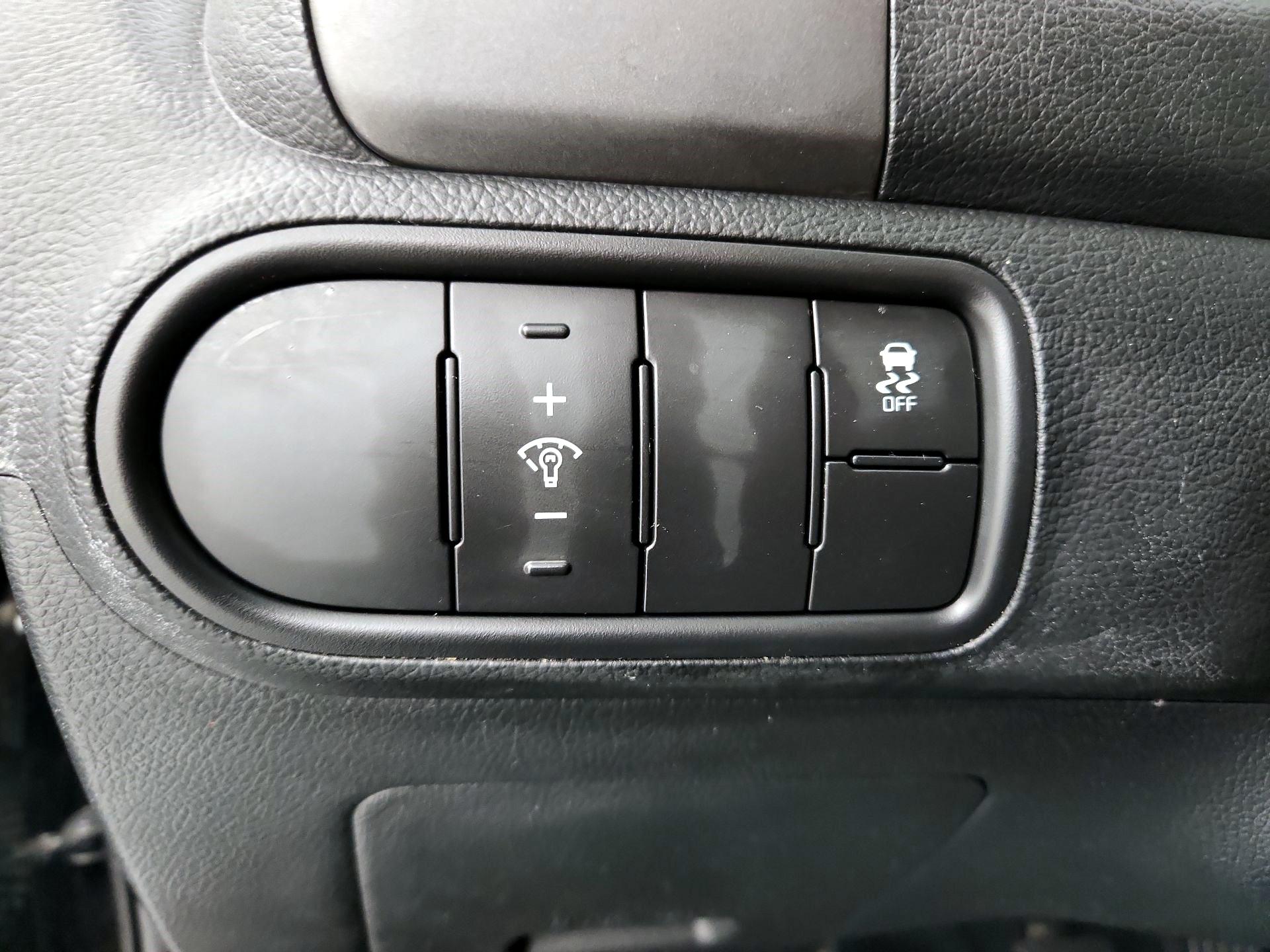 Thumbnail: 2017 Kia Forte - 13