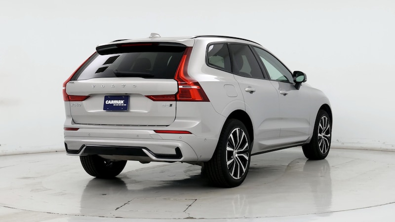 2024 Volvo XC60 B5 Plus 8