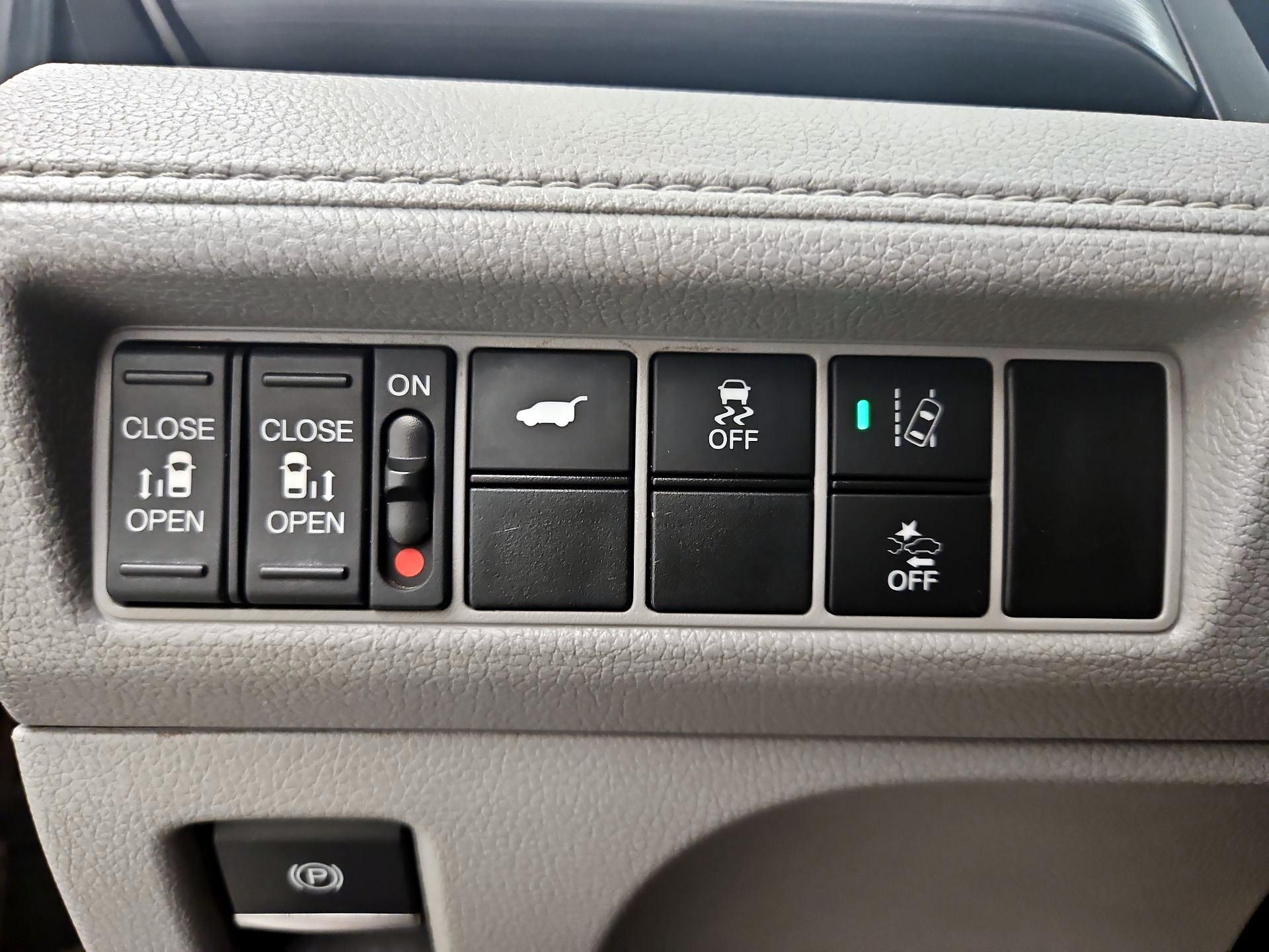 Thumbnail: 2018 Honda Odyssey - 13