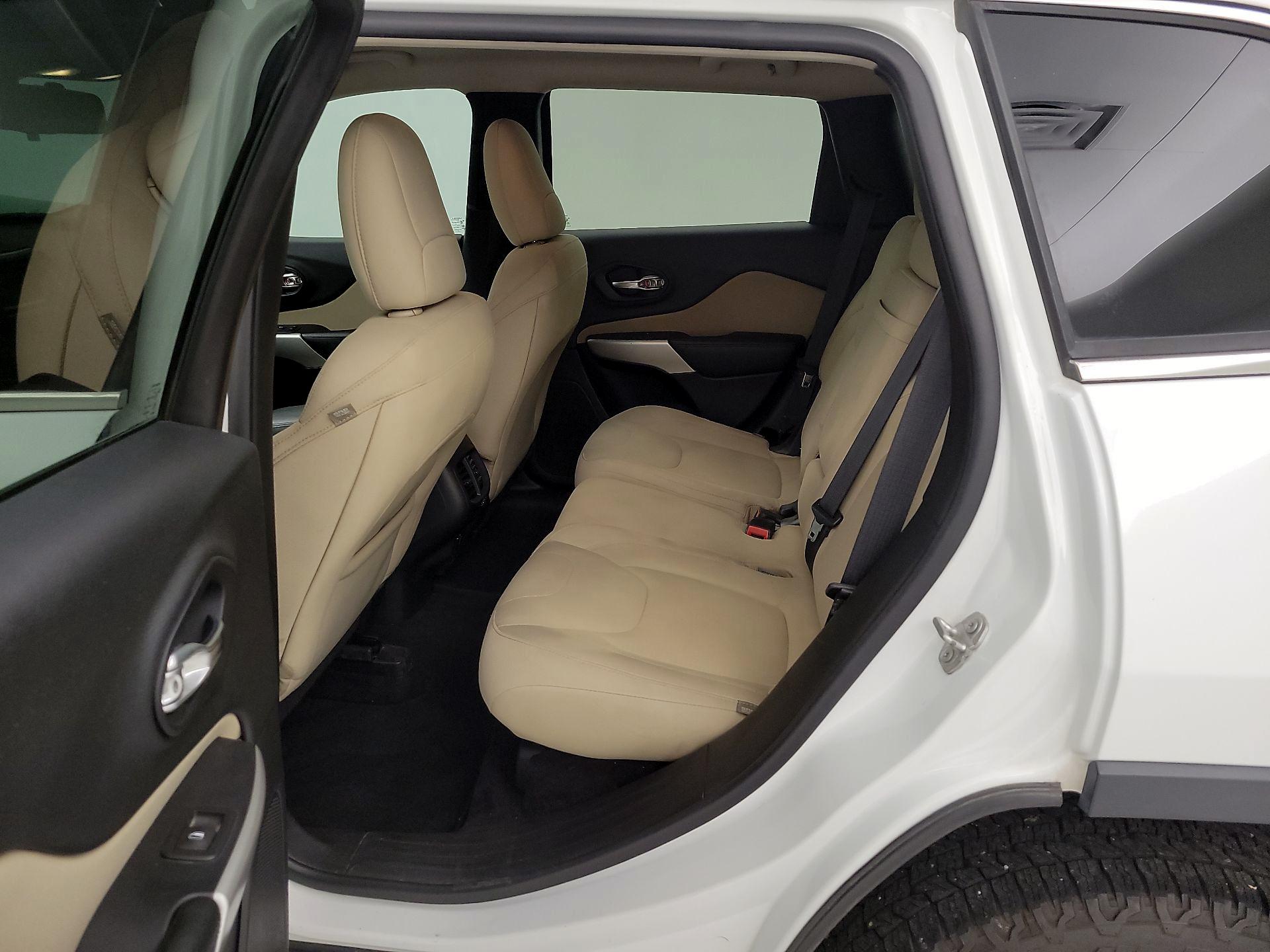 Thumbnail: 2017 Jeep Cherokee - 19