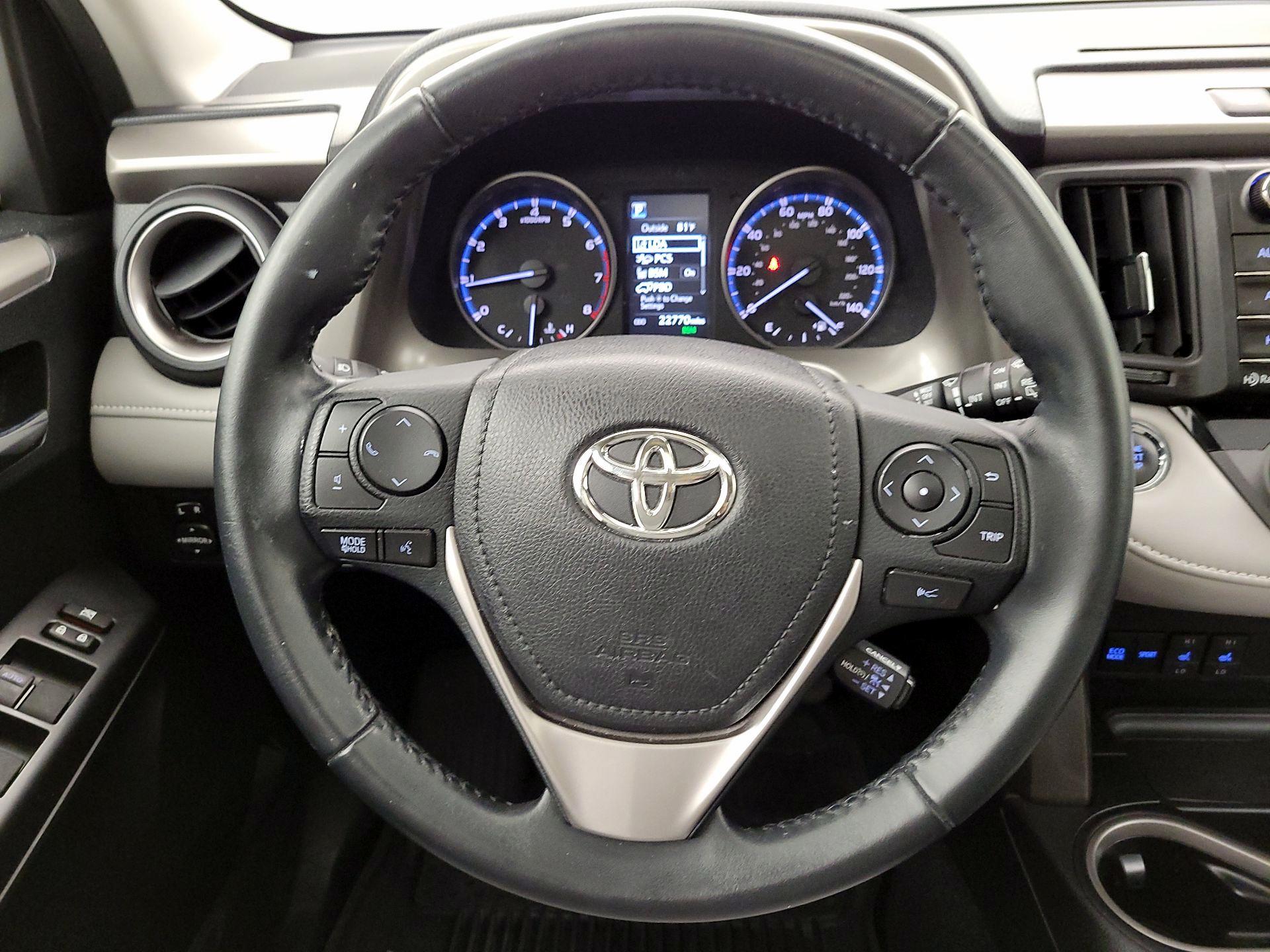 Thumbnail: 2018 Toyota RAV4 - 10