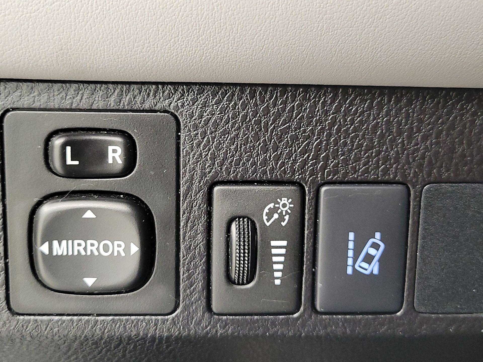 Thumbnail: 2018 Toyota RAV4 - 13