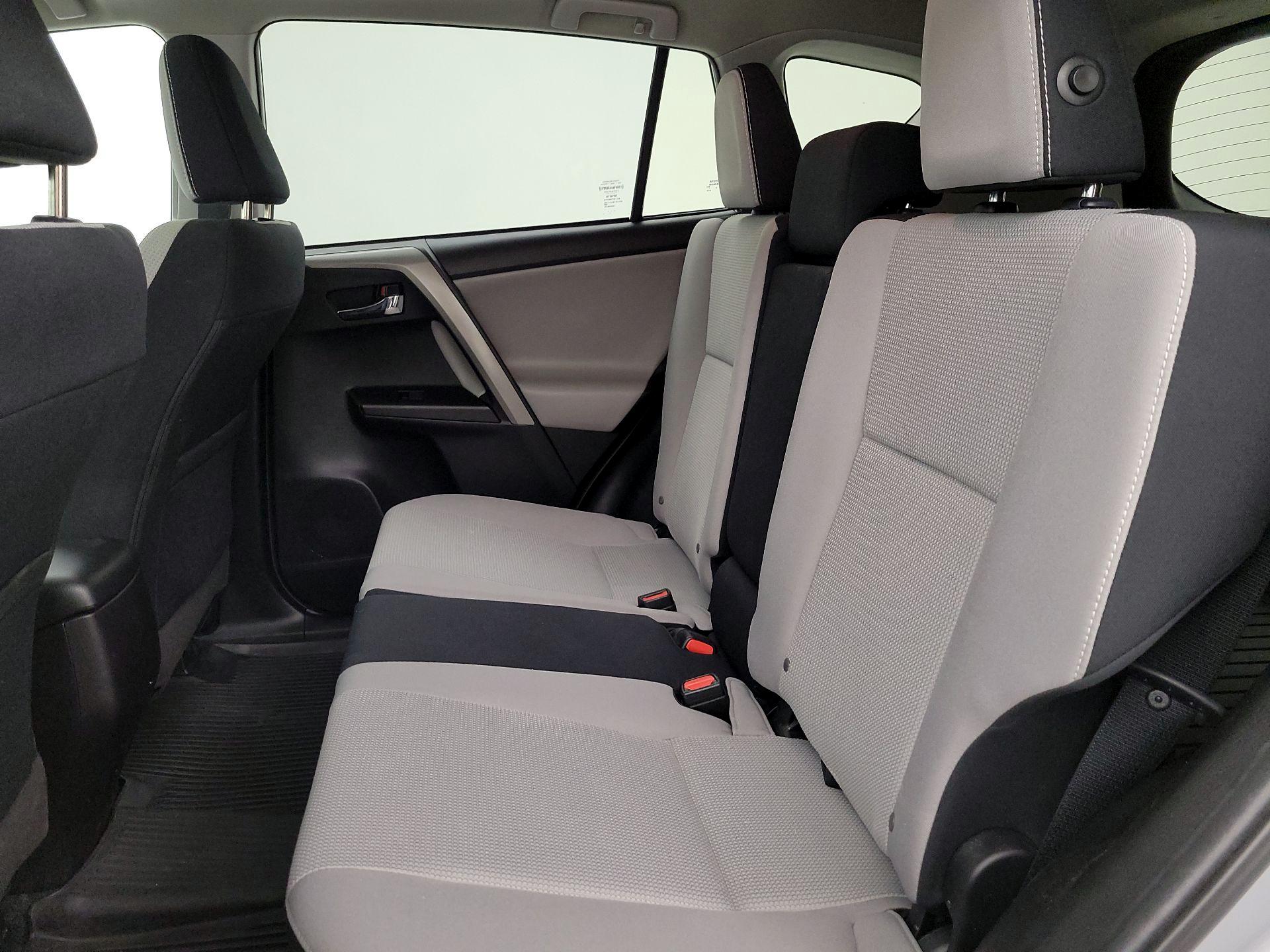 Thumbnail: 2018 Toyota RAV4 - 20