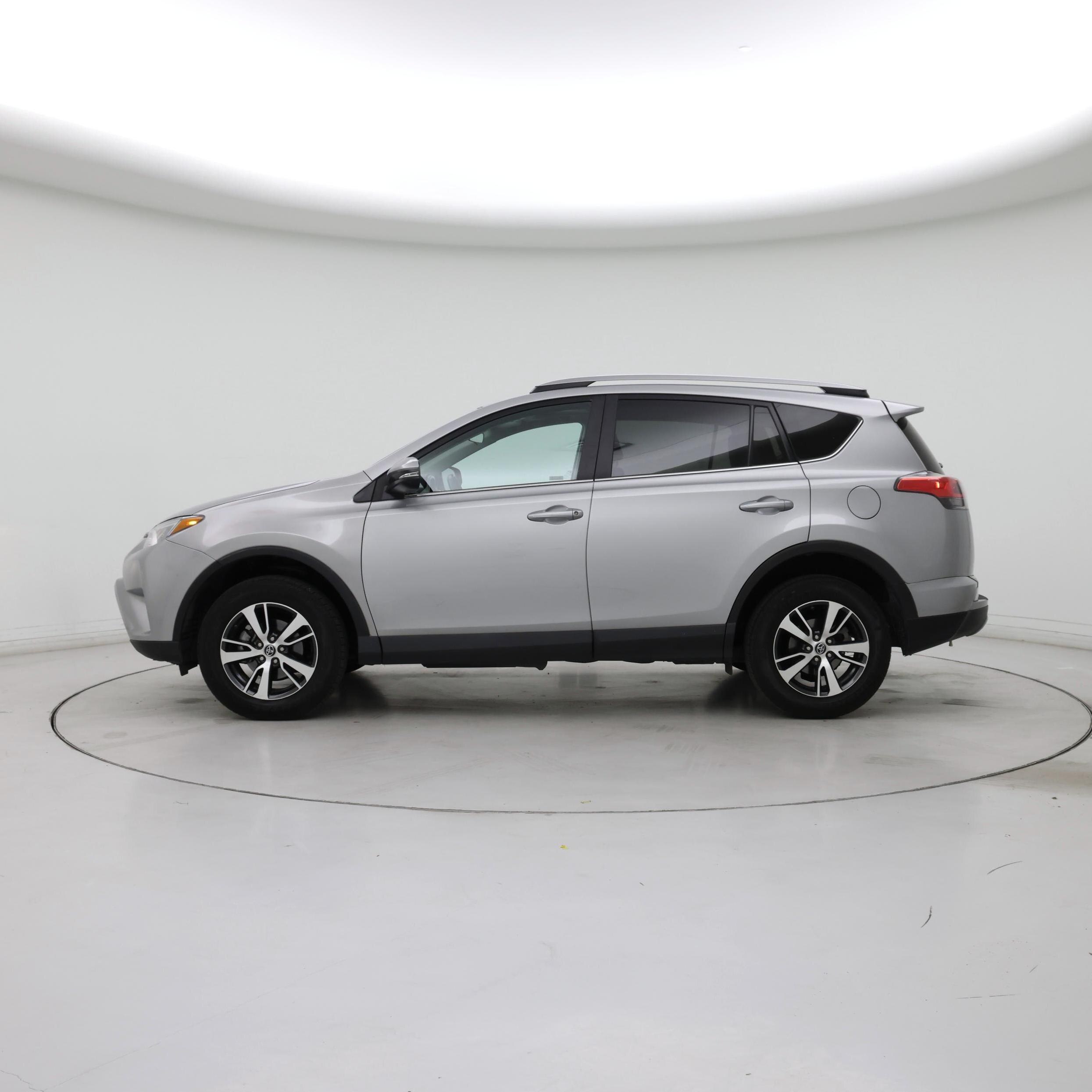 Thumbnail: 2018 Toyota RAV4 - 3
