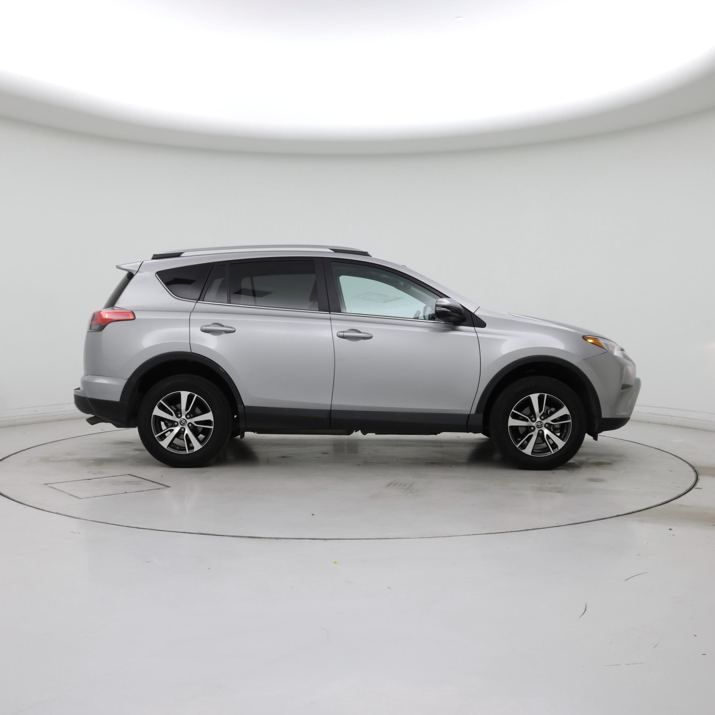 Thumbnail: 2018 Toyota RAV4 - 7