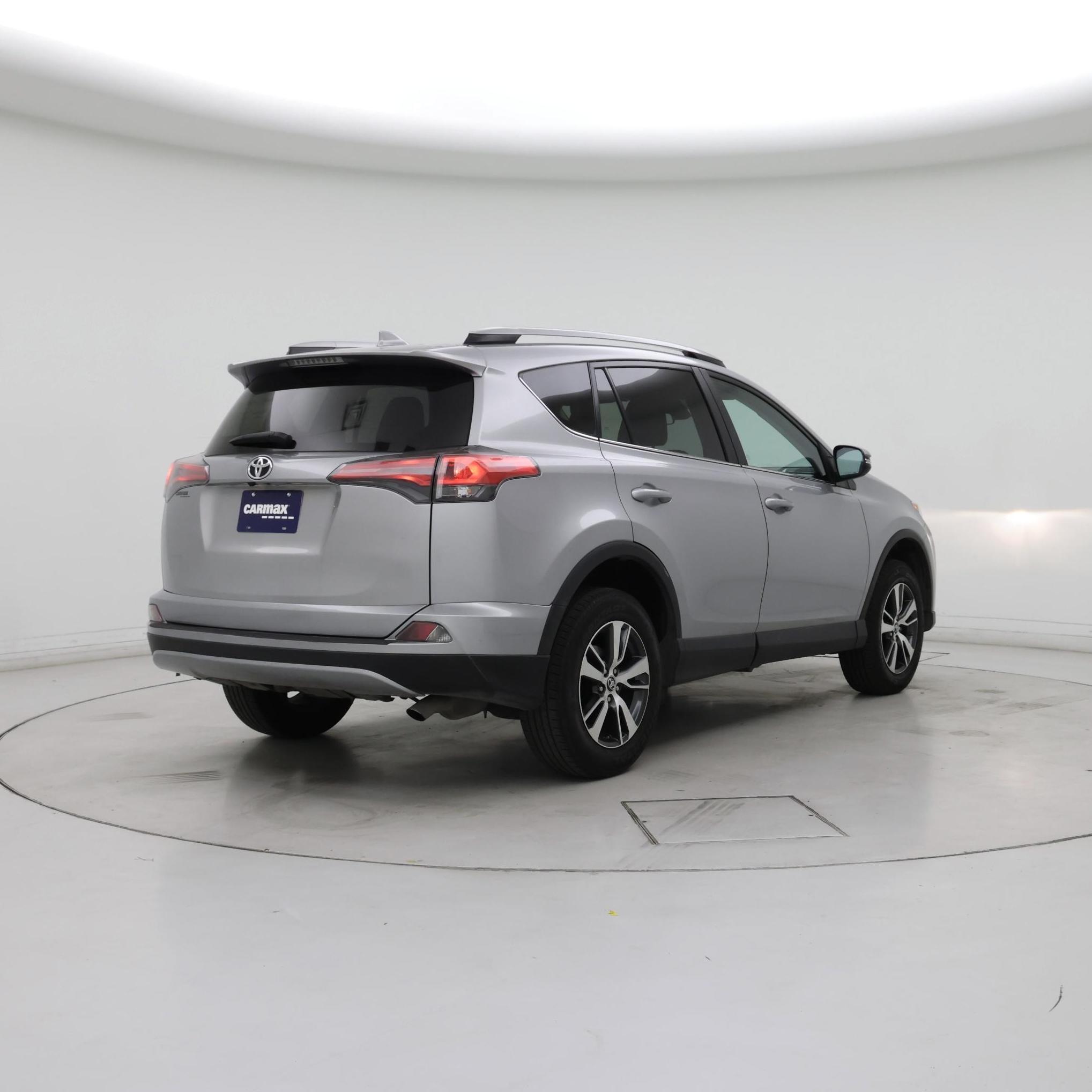 Thumbnail: 2018 Toyota RAV4 - 8