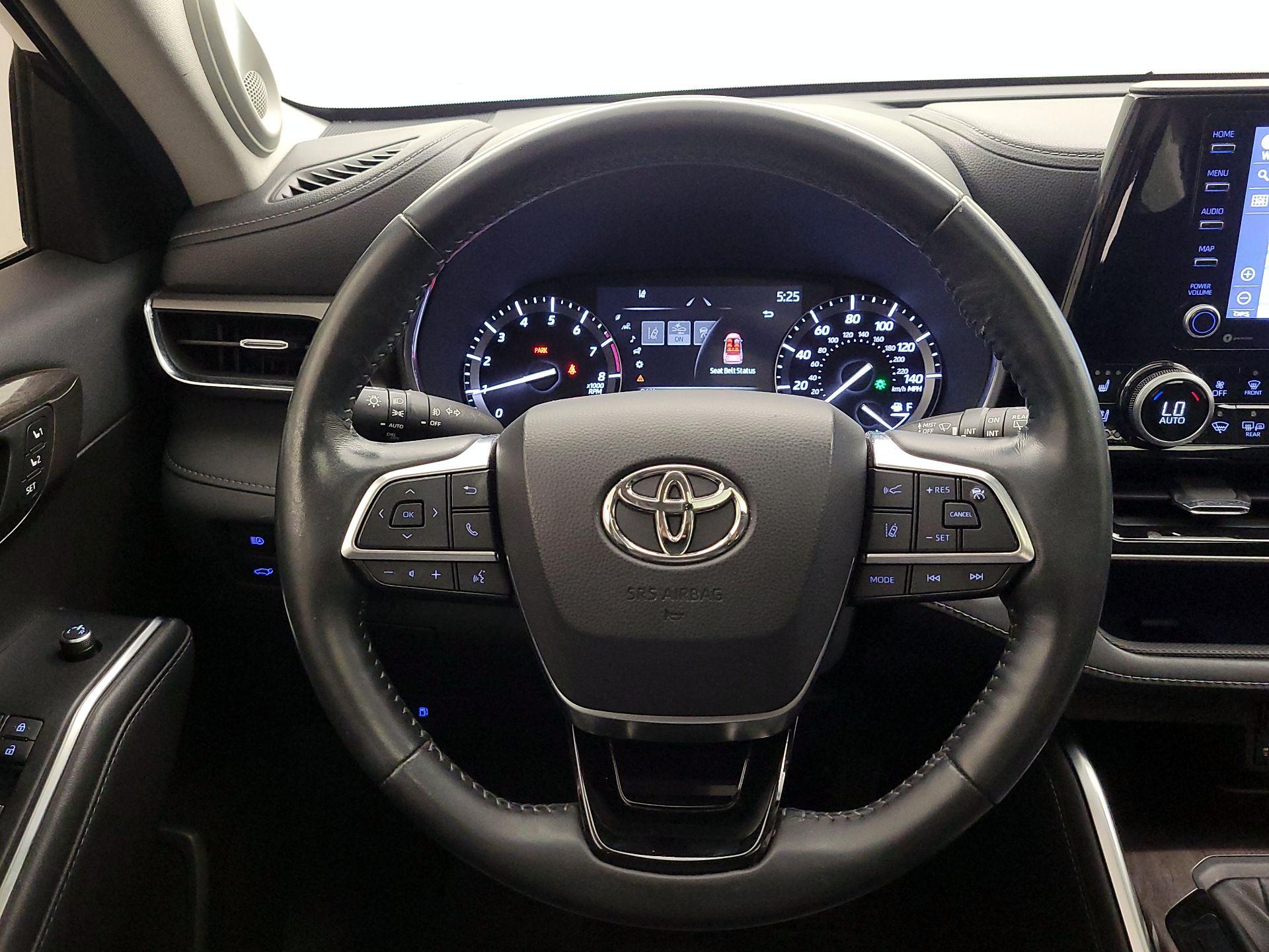 Thumbnail: 2021 Toyota Highlander - 10