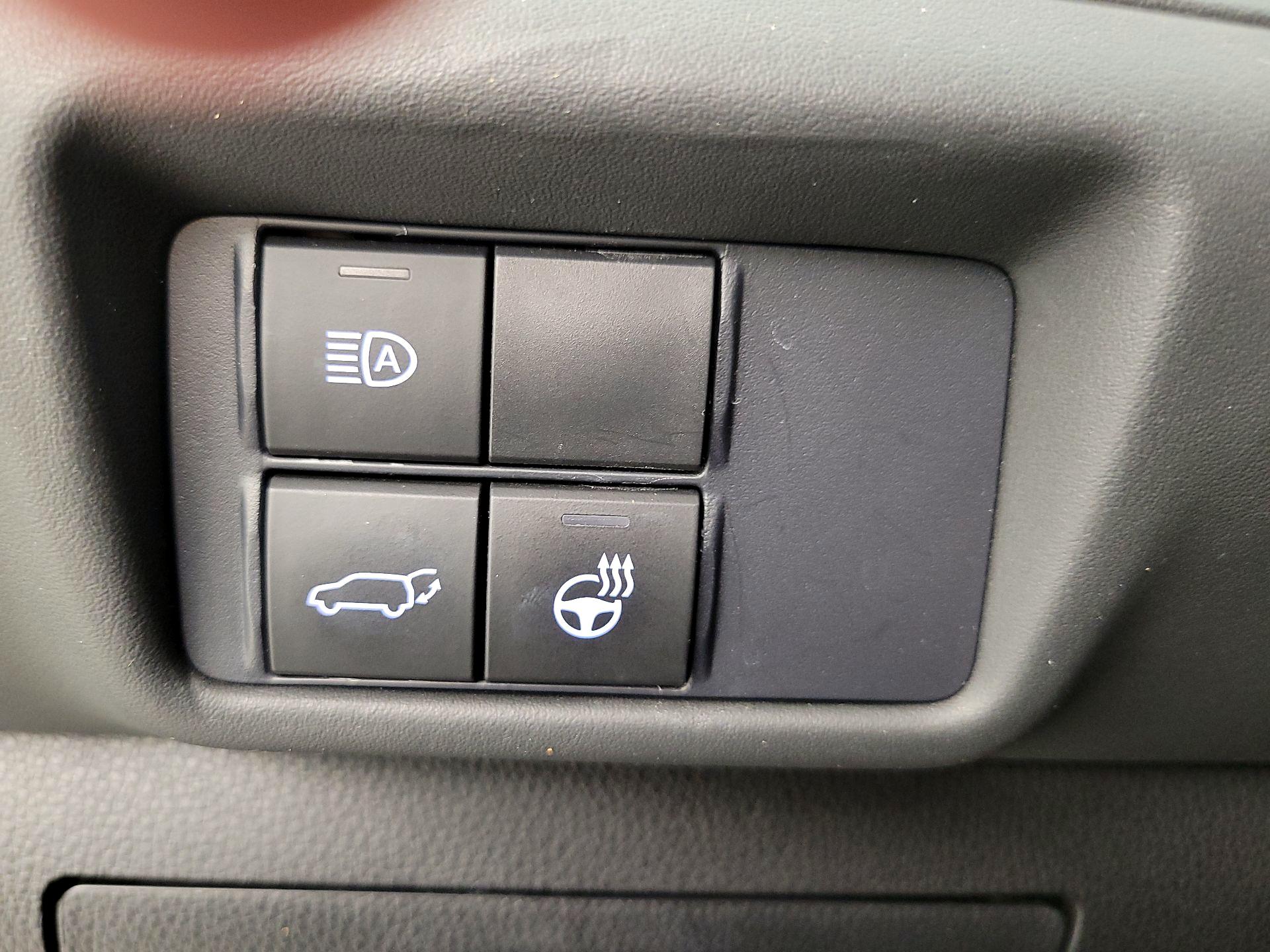 Thumbnail: 2021 Toyota Highlander - 13