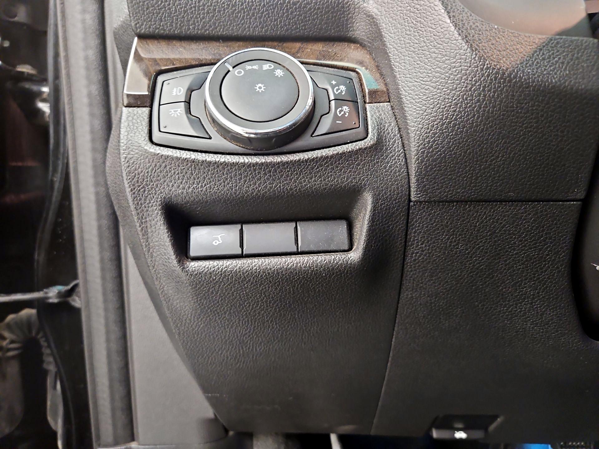 Thumbnail: 2014 Ford Explorer - 13