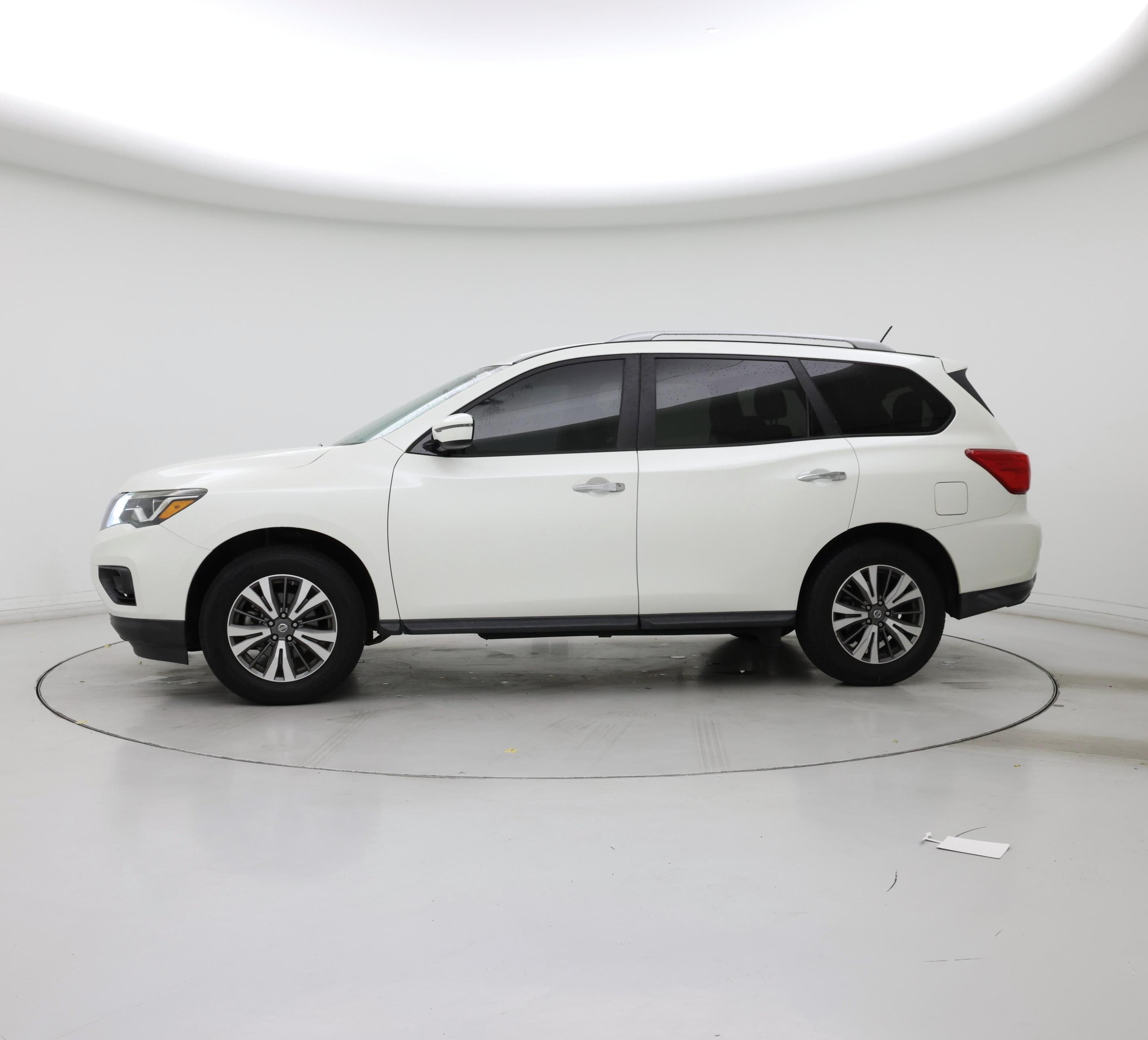Thumbnail: 2018 Nissan Pathfinder - 3