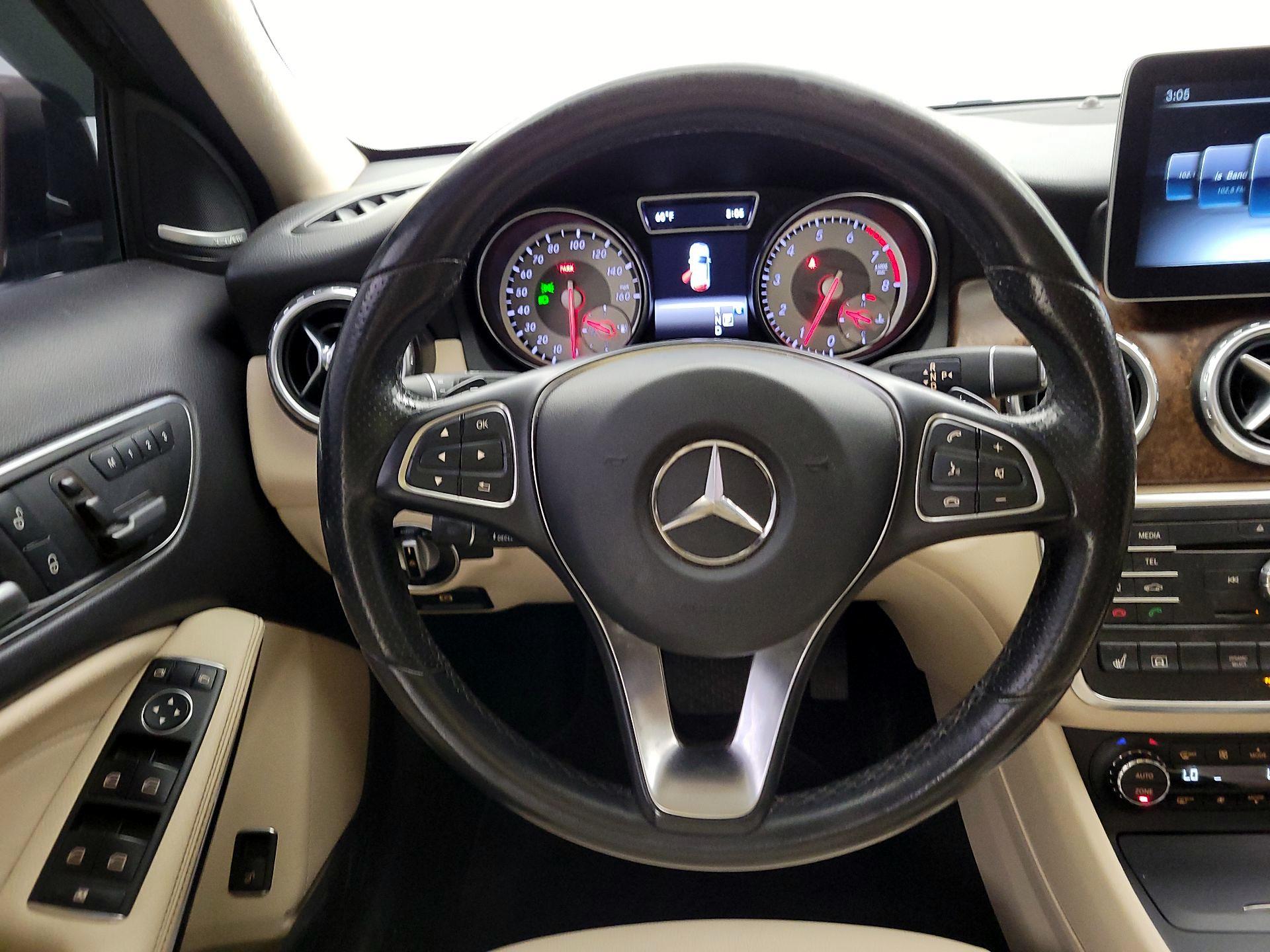 Thumbnail: 2017 Mercedes-Benz GLA - 10